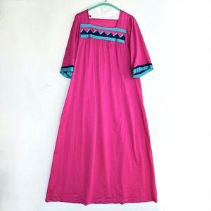 Vintage Henson Kickernick Quilted Nightgown Dress - SZ Medium